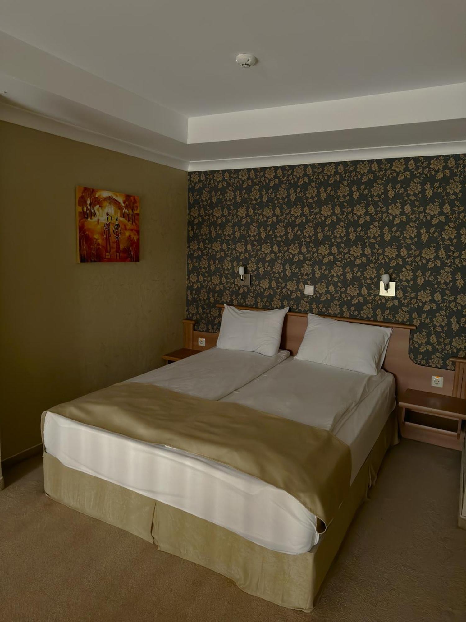 Hotel Elit Pernik Extérieur photo