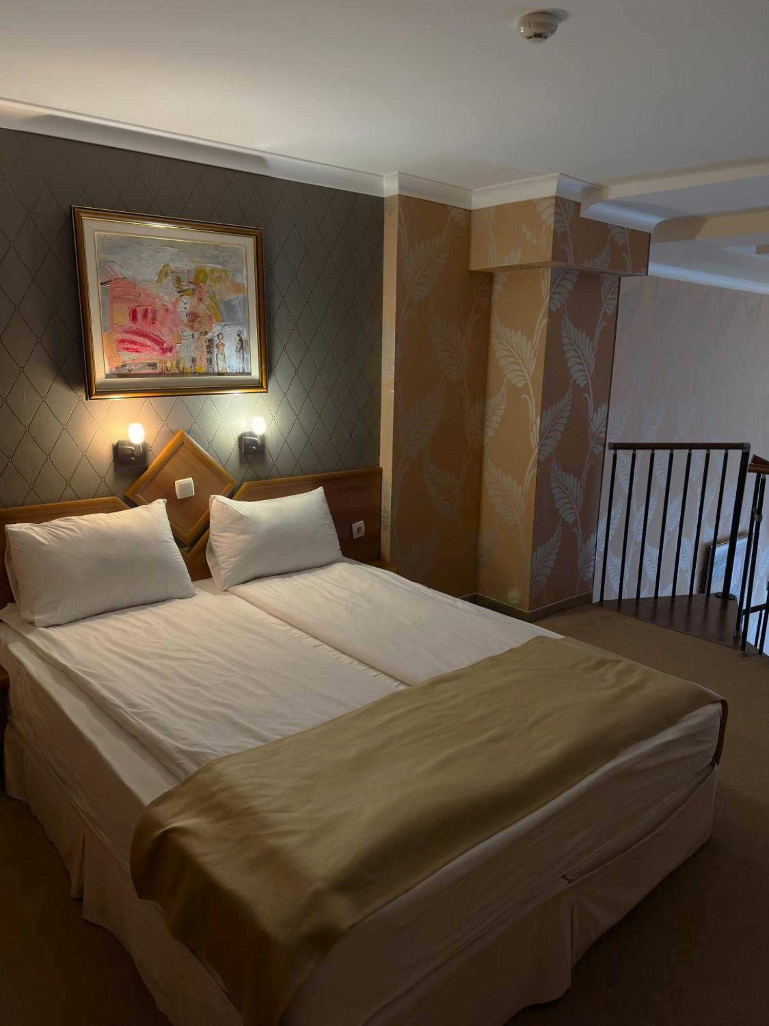 Hotel Elit Pernik Extérieur photo