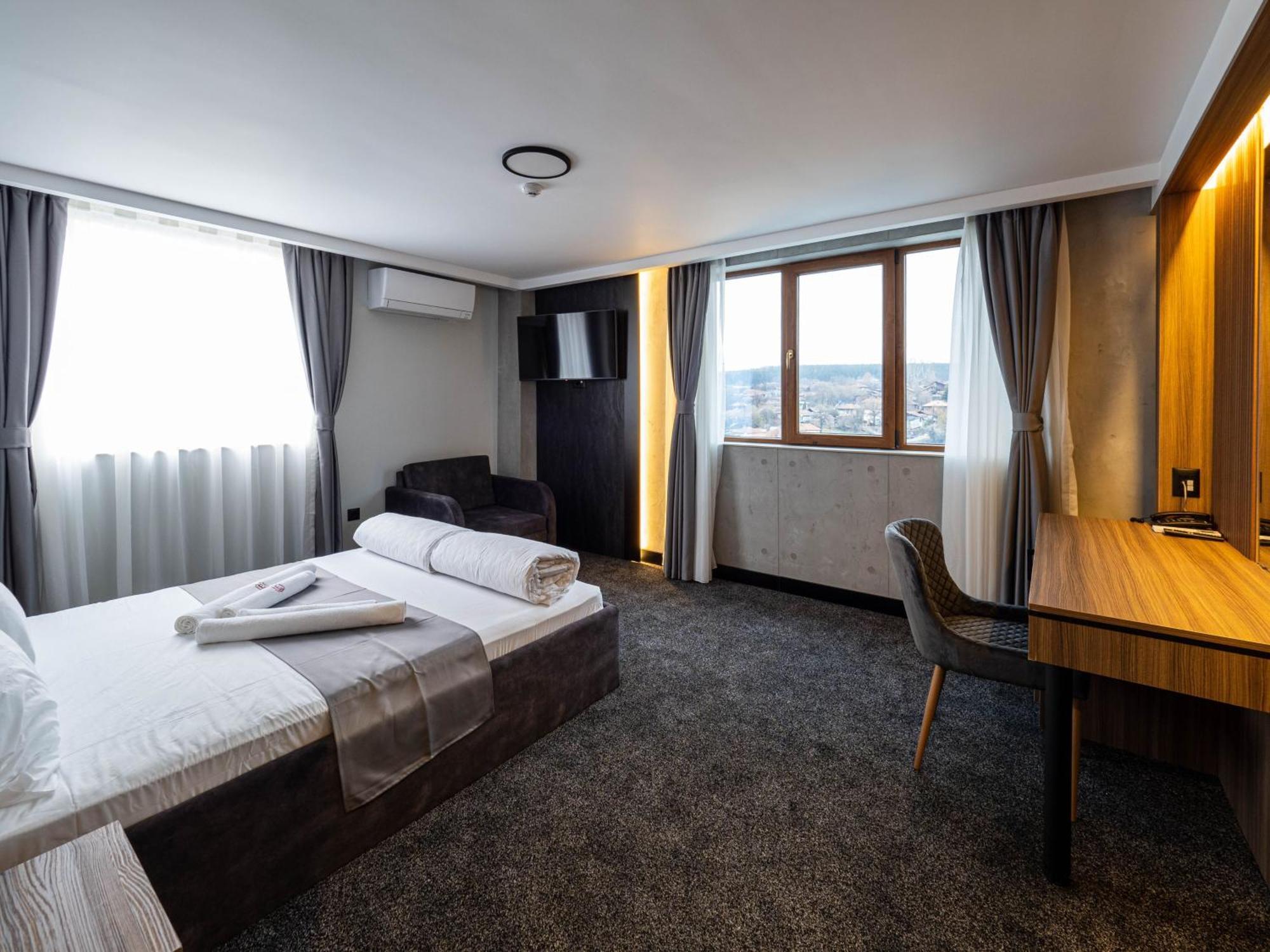 Hotel Elit Pernik Extérieur photo