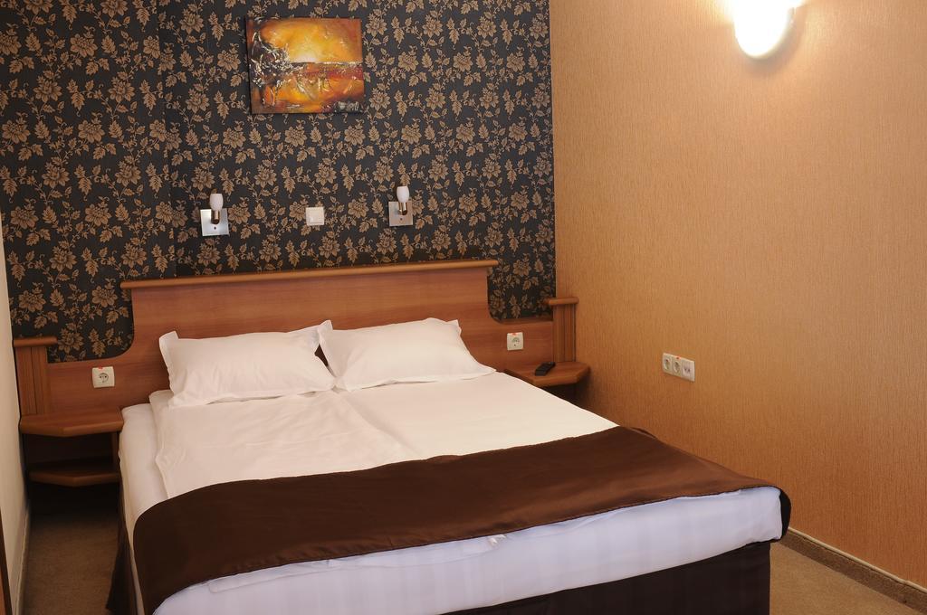 Hotel Elit Pernik Extérieur photo