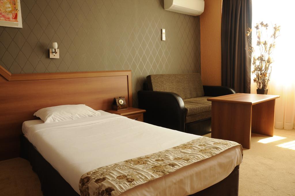 Hotel Elit Pernik Extérieur photo