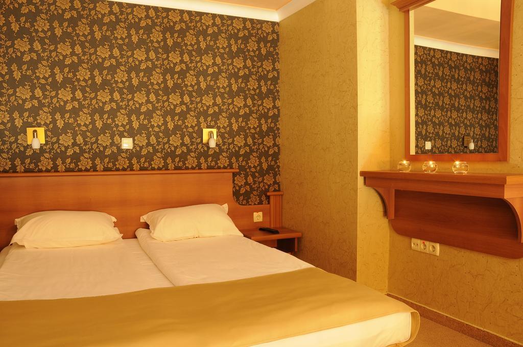 Hotel Elit Pernik Extérieur photo